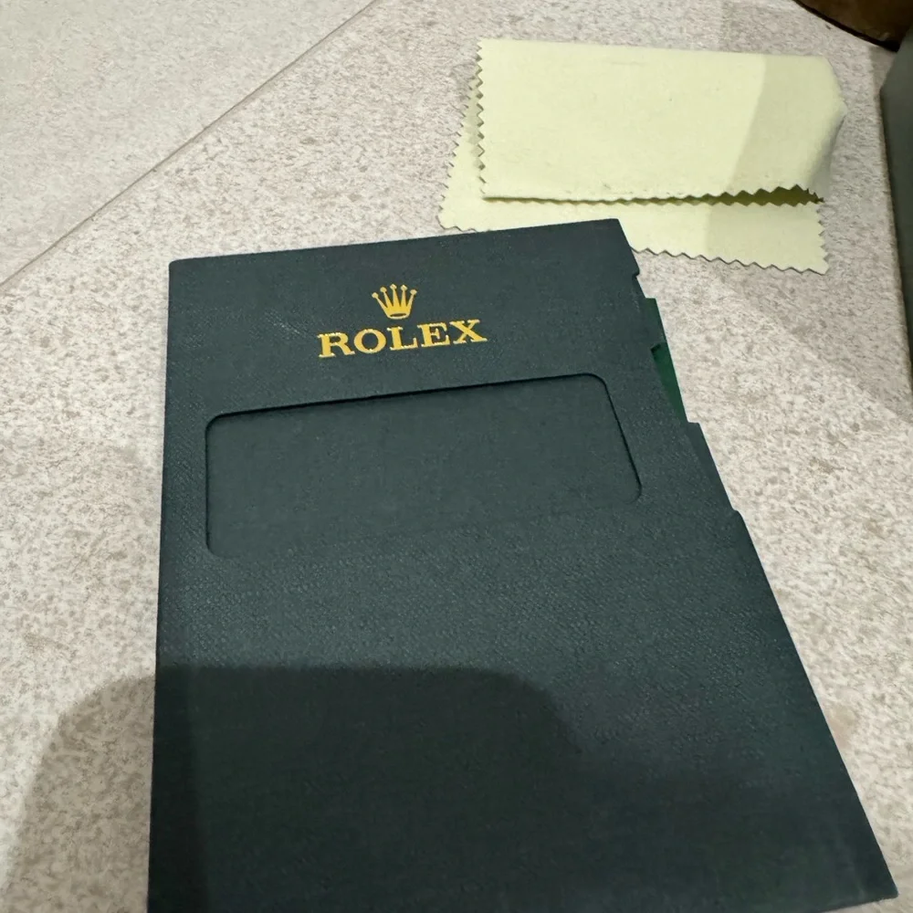 Rolex Explorer II Green and Gold Watch Box Set with Links - Picture 2 of 8